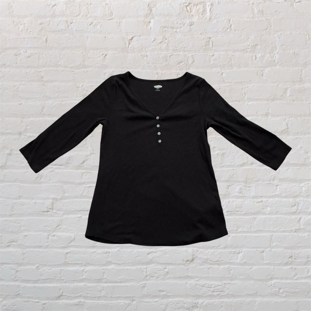 💕 🛍🏙3️⃣ for $1️⃣5️⃣ Old Navy 3/4 sleeve ribbed button detail shirt